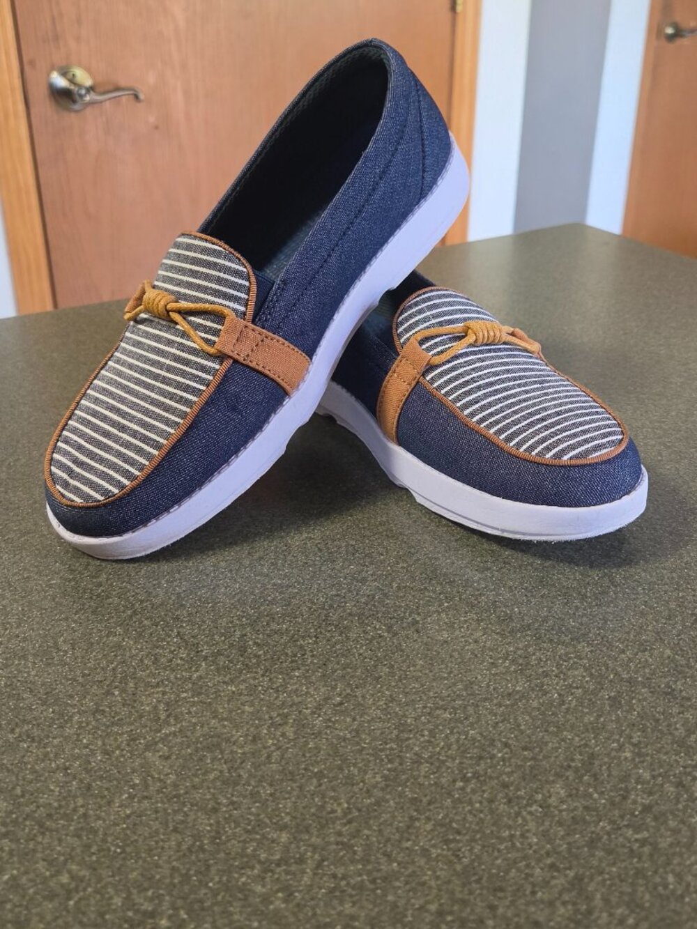 Island Surf Co. Footwear Women's Gia Navy Slip On Shoe Sz 7 Great Condition